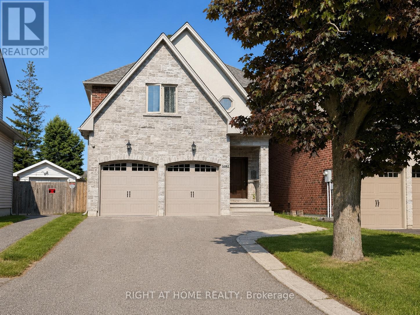 1049 GREAVES AVENUE, Mississauga, Ontario