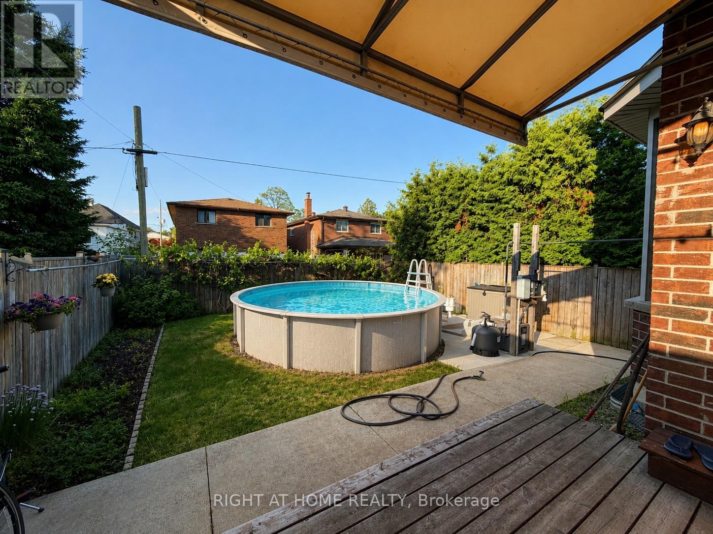 1049 Greaves Avenue, Mississauga, Ontario  L5E 1W4 - Photo 20 - W13413890