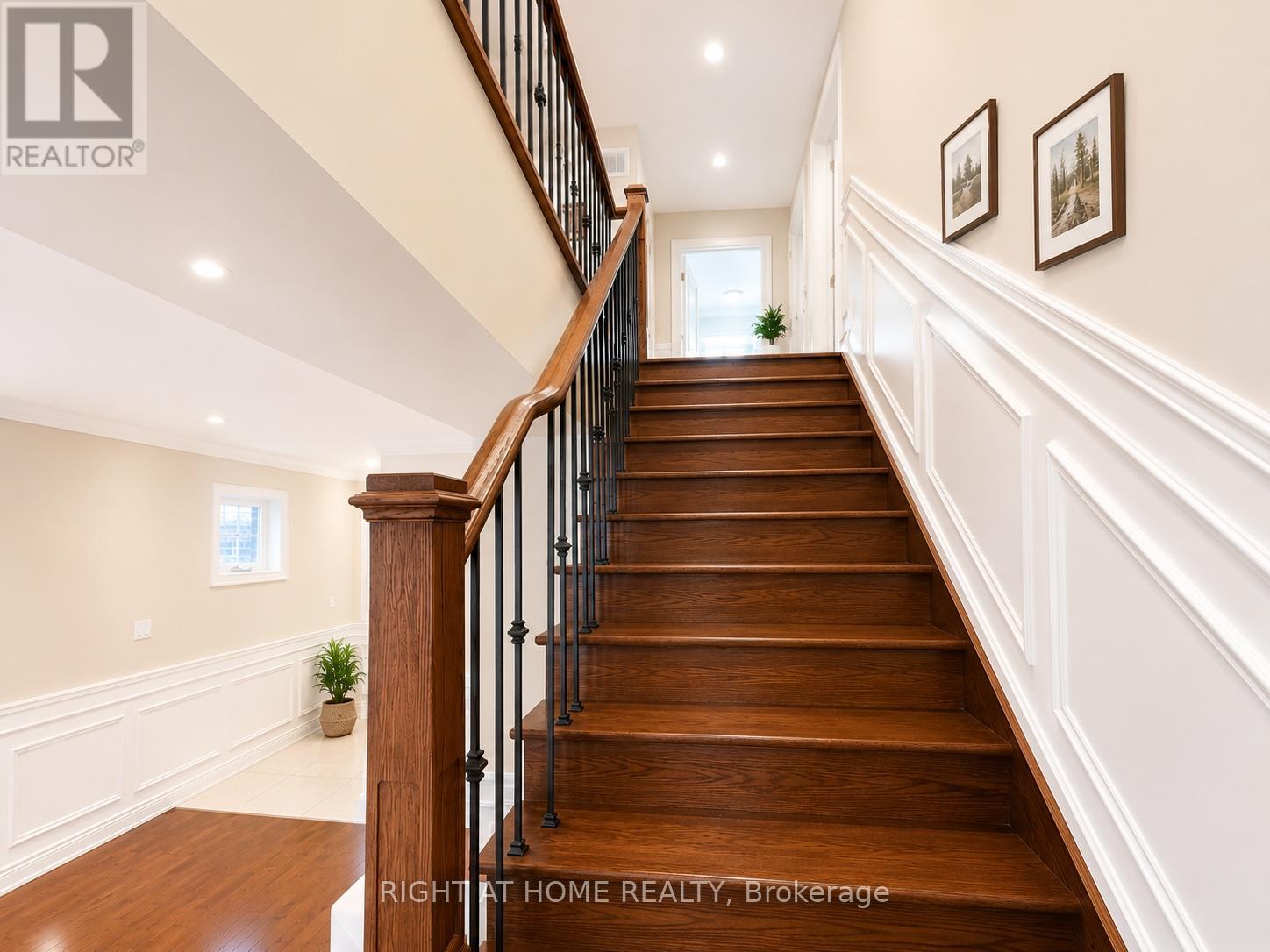 1049 Greaves Avenue, Mississauga, Ontario  L5E 1W4 - Photo 8 - W13413890