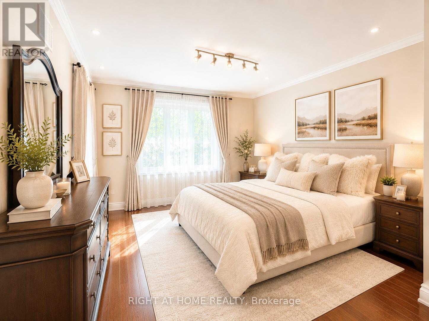 1049 Greaves Avenue, Mississauga, Ontario  L5E 1W4 - Photo 9 - W13413890