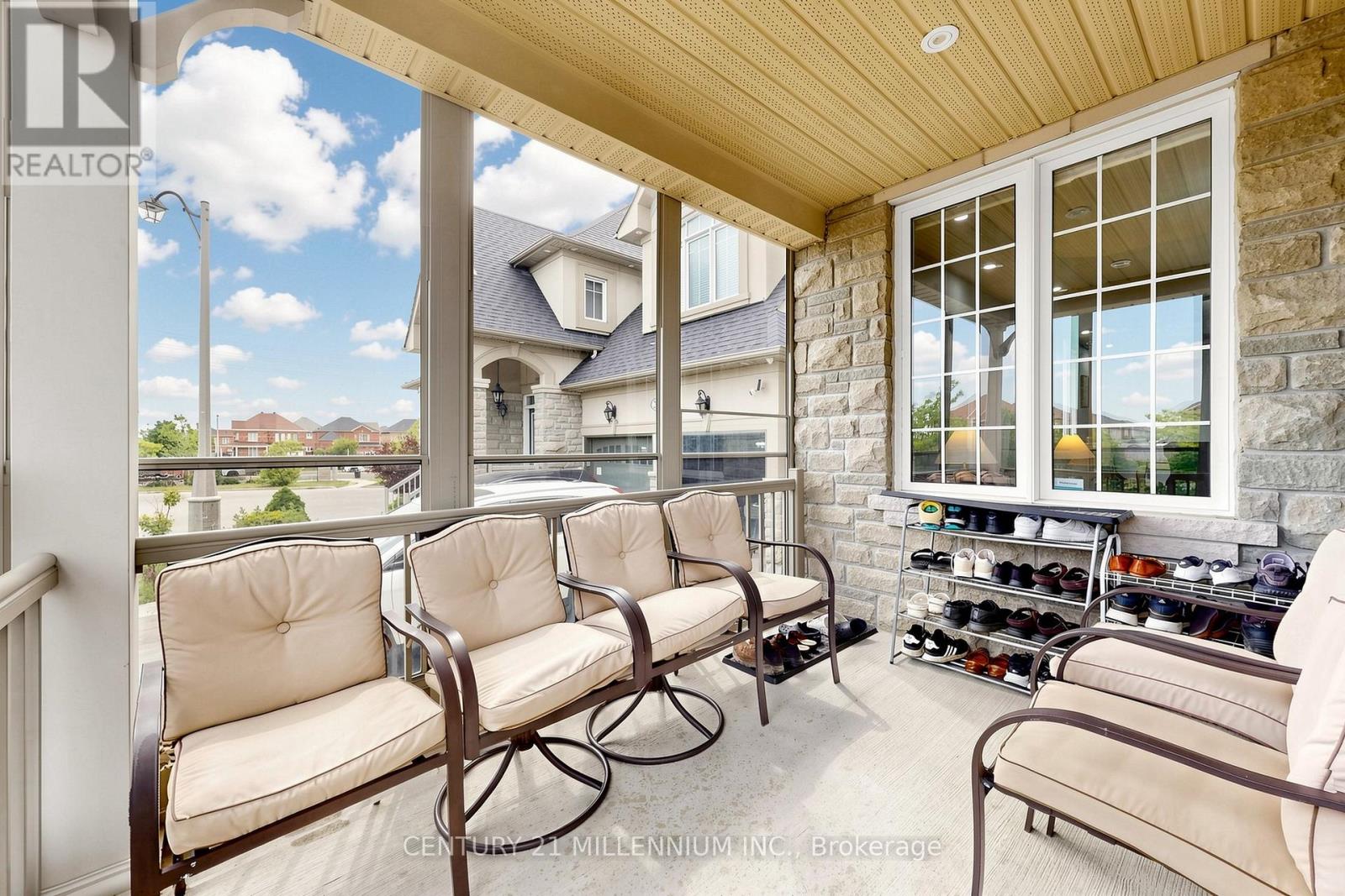 24 Fanfare Place, Brampton, Ontario  L6P 3E2 - Photo 5 - W13414062