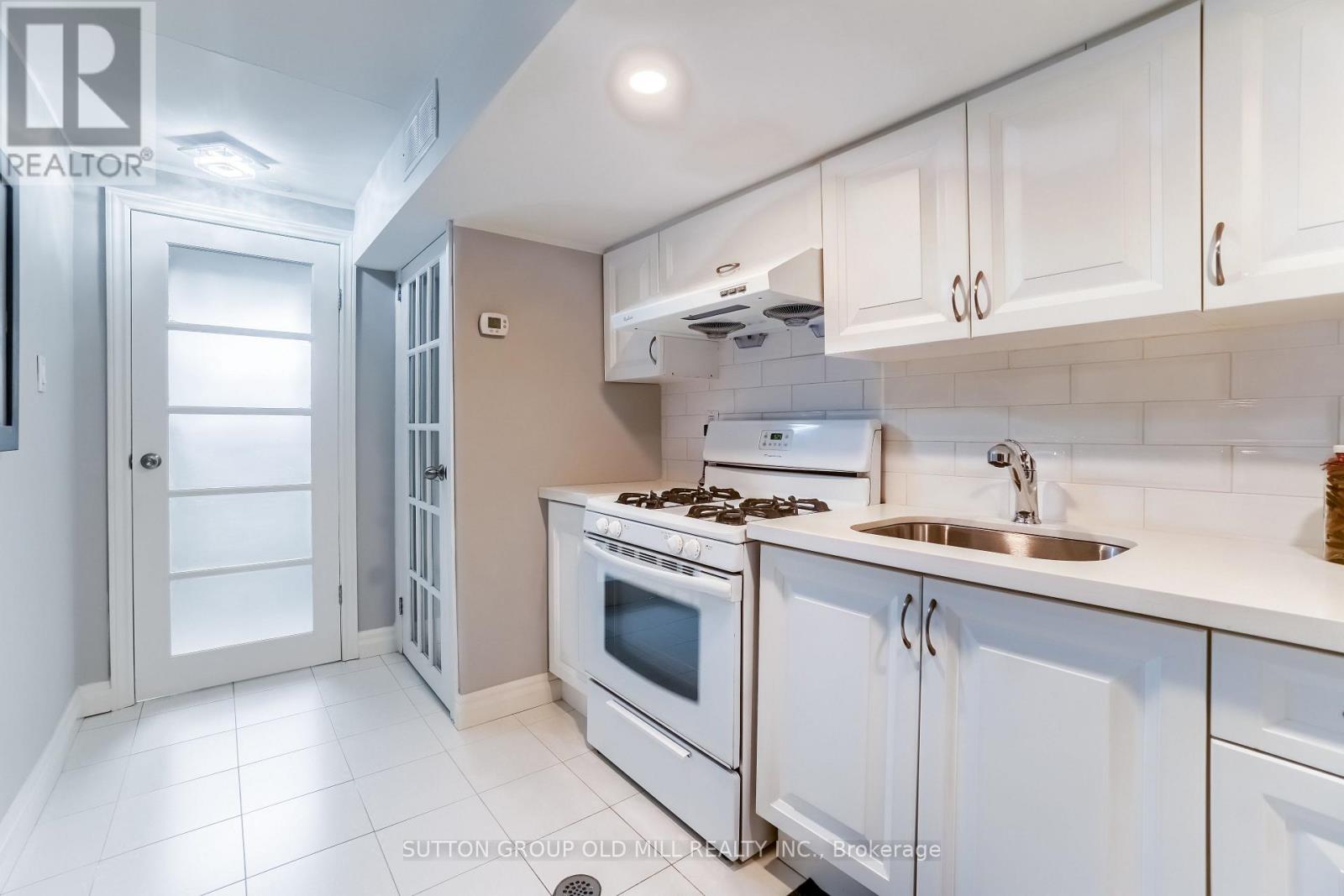 3606 Twinmaple Drive, Mississauga, Ontario L4Y 3R1 - Photo 11 - W13414148