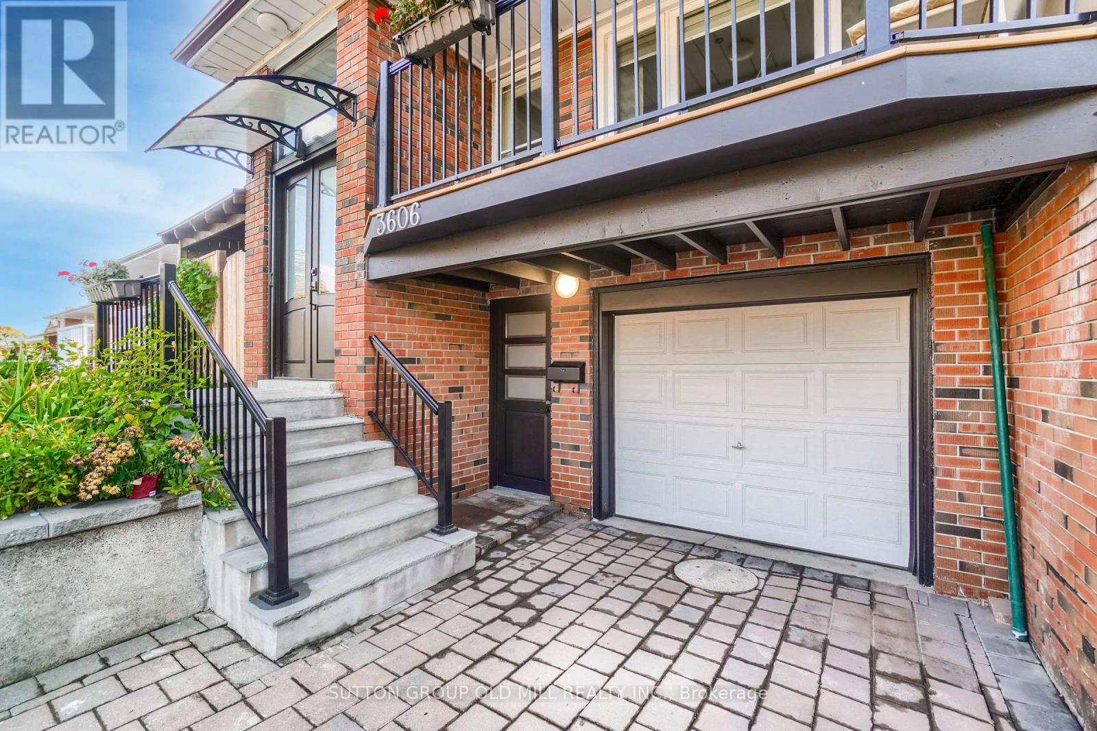 3606 Twinmaple Drive, Mississauga, Ontario L4Y 3R1 - Photo 3 - W13414148