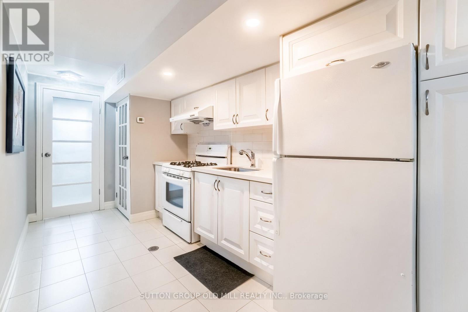 3606 Twinmaple Drive, Mississauga, Ontario L4Y 3R1 - Photo 9 - W13414148
