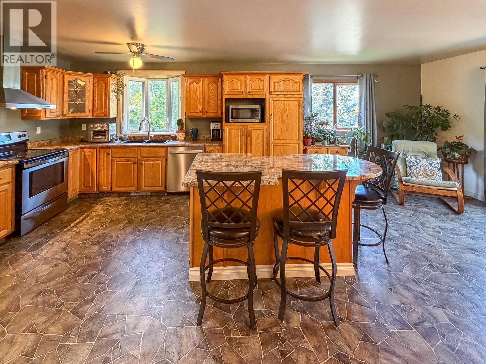 9271 Campbell Street, Moyie, British Columbia V0B 2A0 - Photo 4 - 10390465