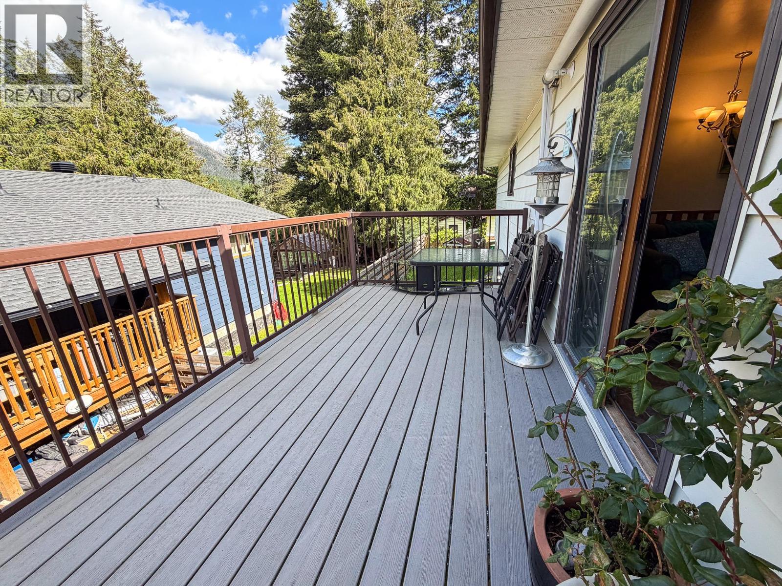 9271 Campbell Street, Moyie, British Columbia V0B 2A0 - Photo 6 - 10390465
