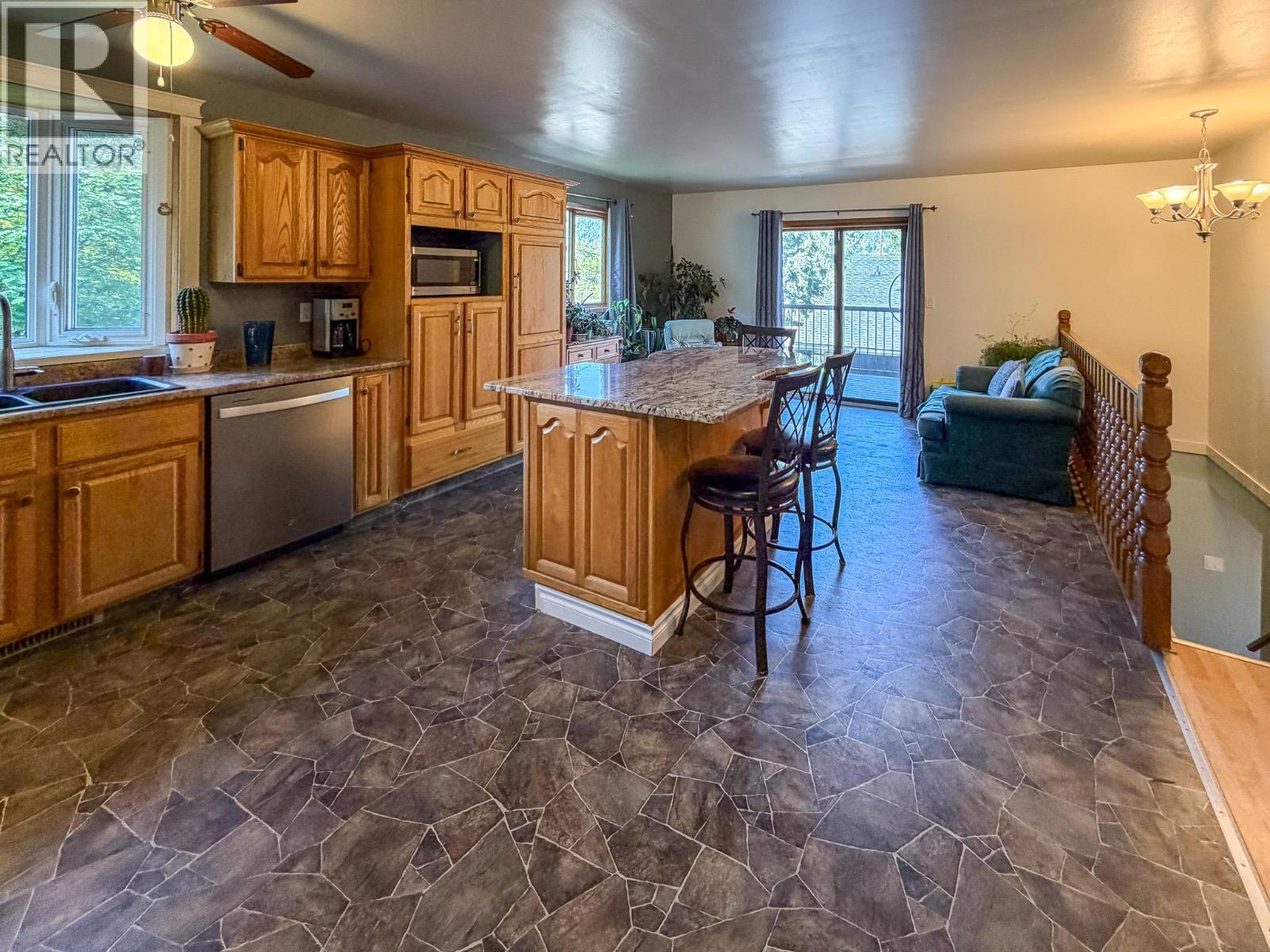 9271 Campbell Street, Moyie, British Columbia V0B 2A0 - Photo 5 - 10390465