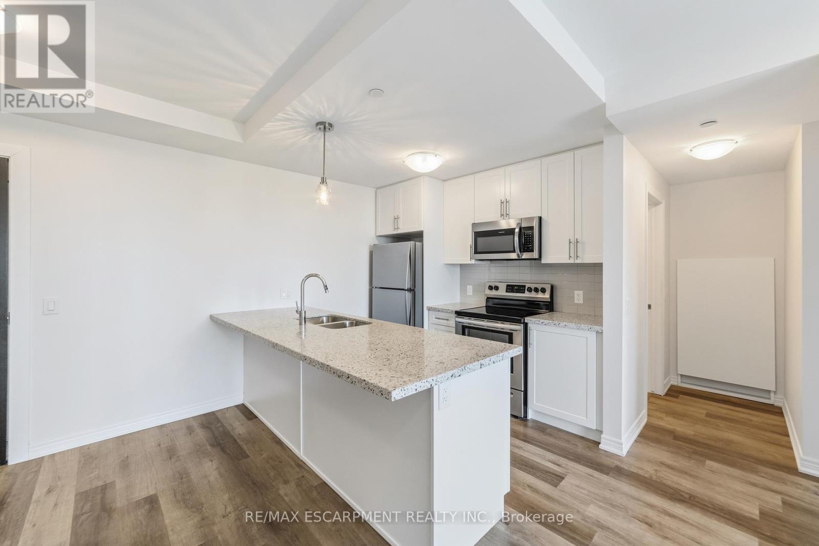 302 - 2750 King Street E, Hamilton, Ontario  L8G 1J4 - Photo 3 - X13413796
