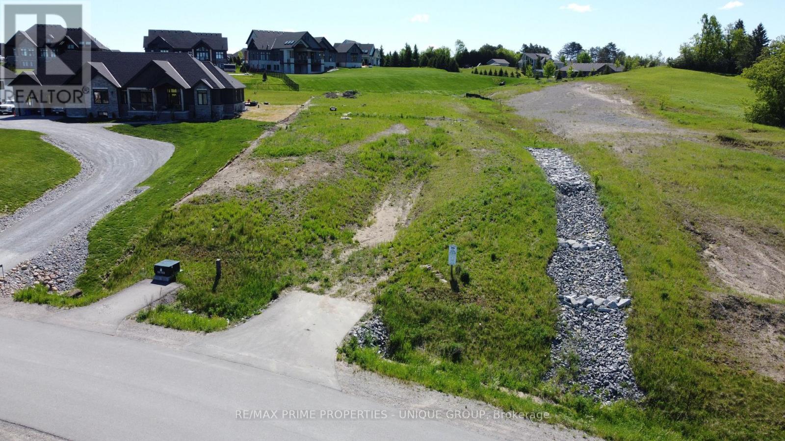 8 COUNTRY PLACE, Kawartha Lakes, Ontario
