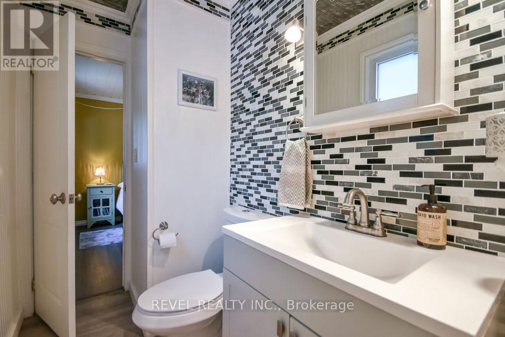 1112 Shamrock Marina Road, Gravenhurst, Ontario  P0E 1N0 - Photo 6 - X13414124