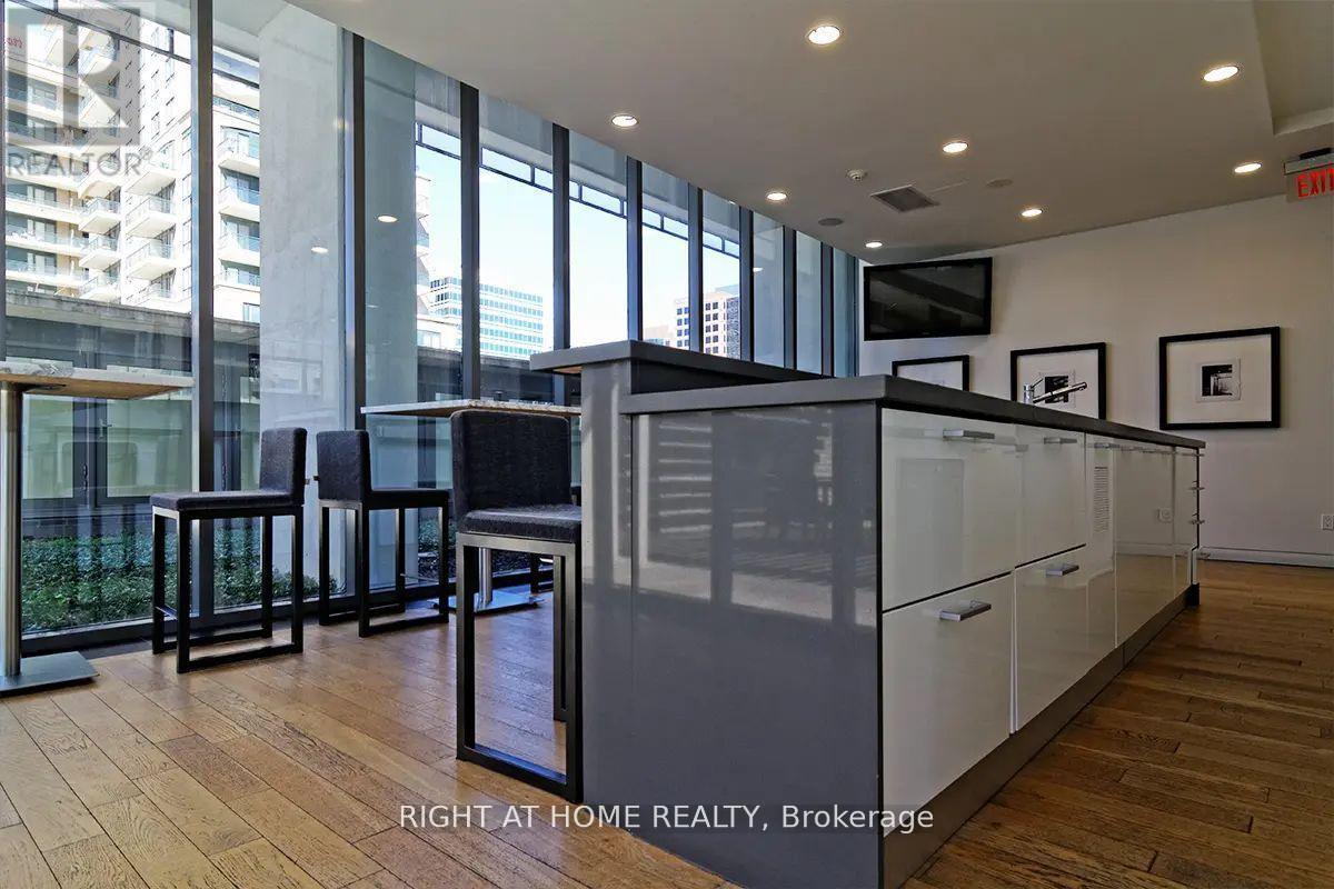1005 - 33 Charles Street E, Toronto, Ontario  M4Y 1R9 - Photo 11 - C13414228