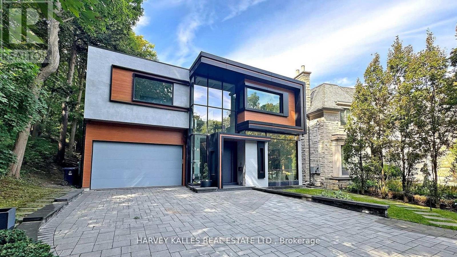 12 Winton Road, Toronto, Ontario  M4N 3E3 - Photo 2 - C13414310