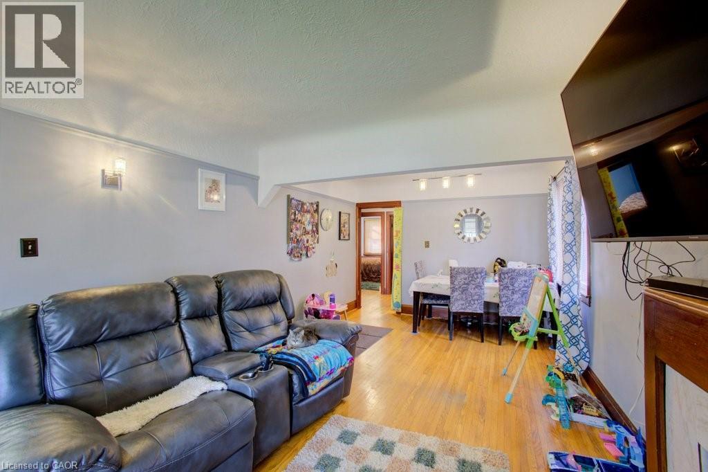 34 Barons Avenue S, Hamilton, Ontario  L8K 2Y2 - Photo 9 - 40817133