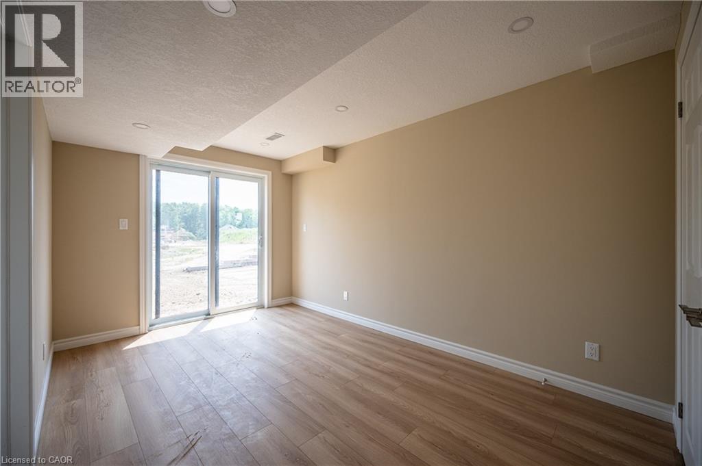 261 Benninger Drive, Kitchener, Ontario  N2E 0K2 - Photo 4 - 40837601