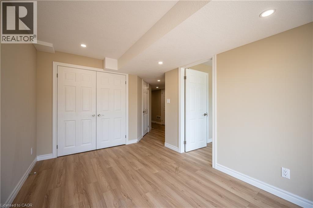 261 Benninger Drive, Kitchener, Ontario  N2E 0K2 - Photo 5 - 40837601