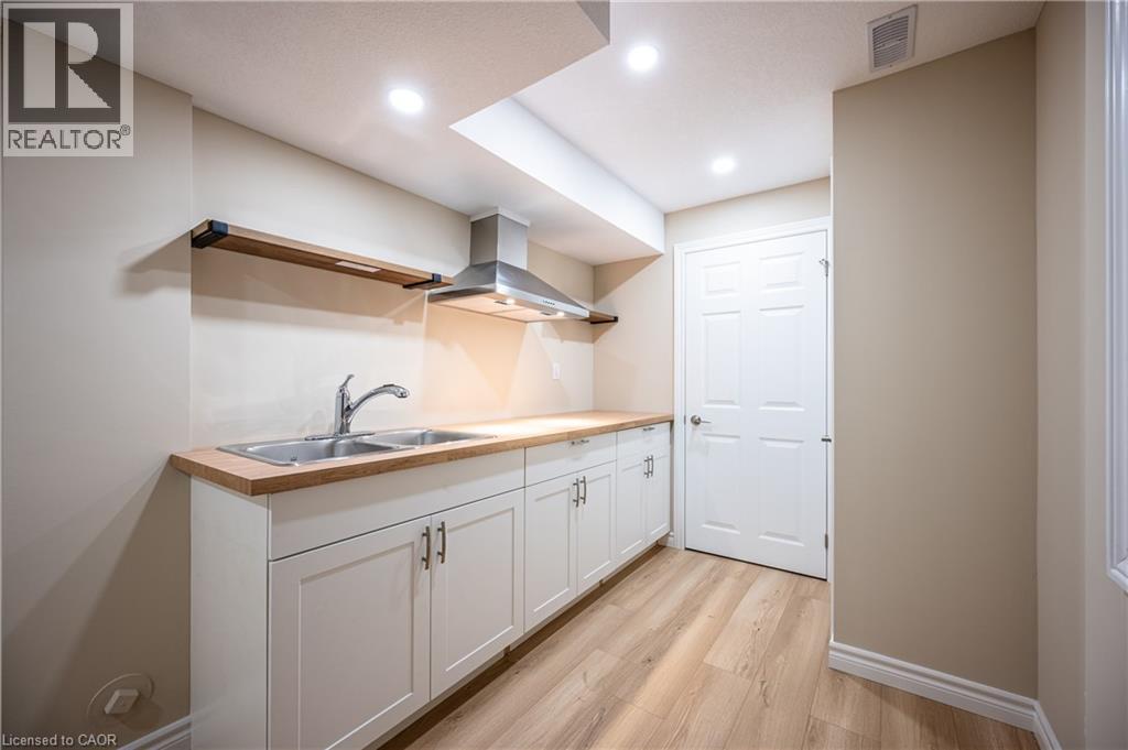 261 Benninger Drive, Kitchener, Ontario  N2E 0K2 - Photo 3 - 40837601