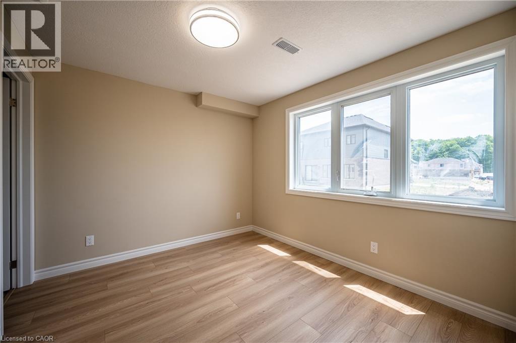 261 Benninger Drive, Kitchener, Ontario  N2E 0K2 - Photo 7 - 40837601