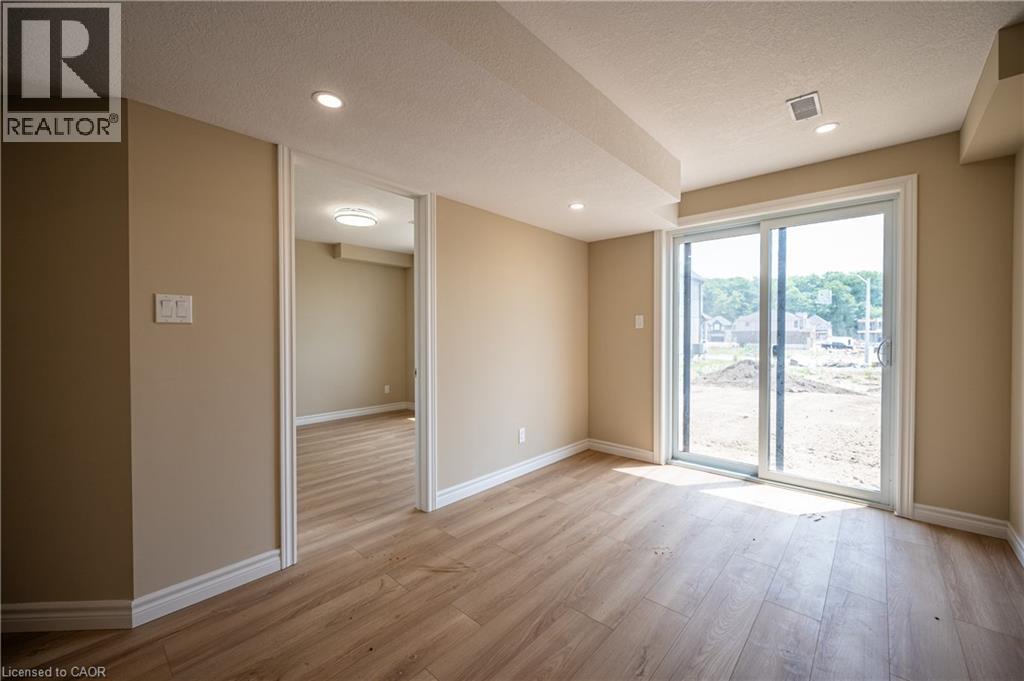 261 Benninger Drive, Kitchener, Ontario  N2E 0K2 - Photo 6 - 40837601