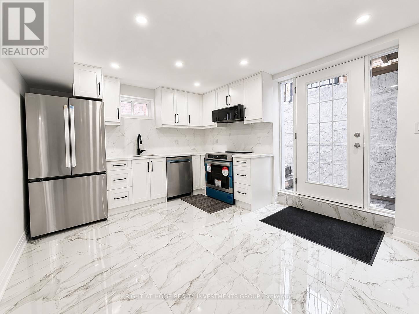 B - 30 Blazing Star Street, East Gwillimbury, Ontario  L0G 1R0 - Photo 6 - N13414400