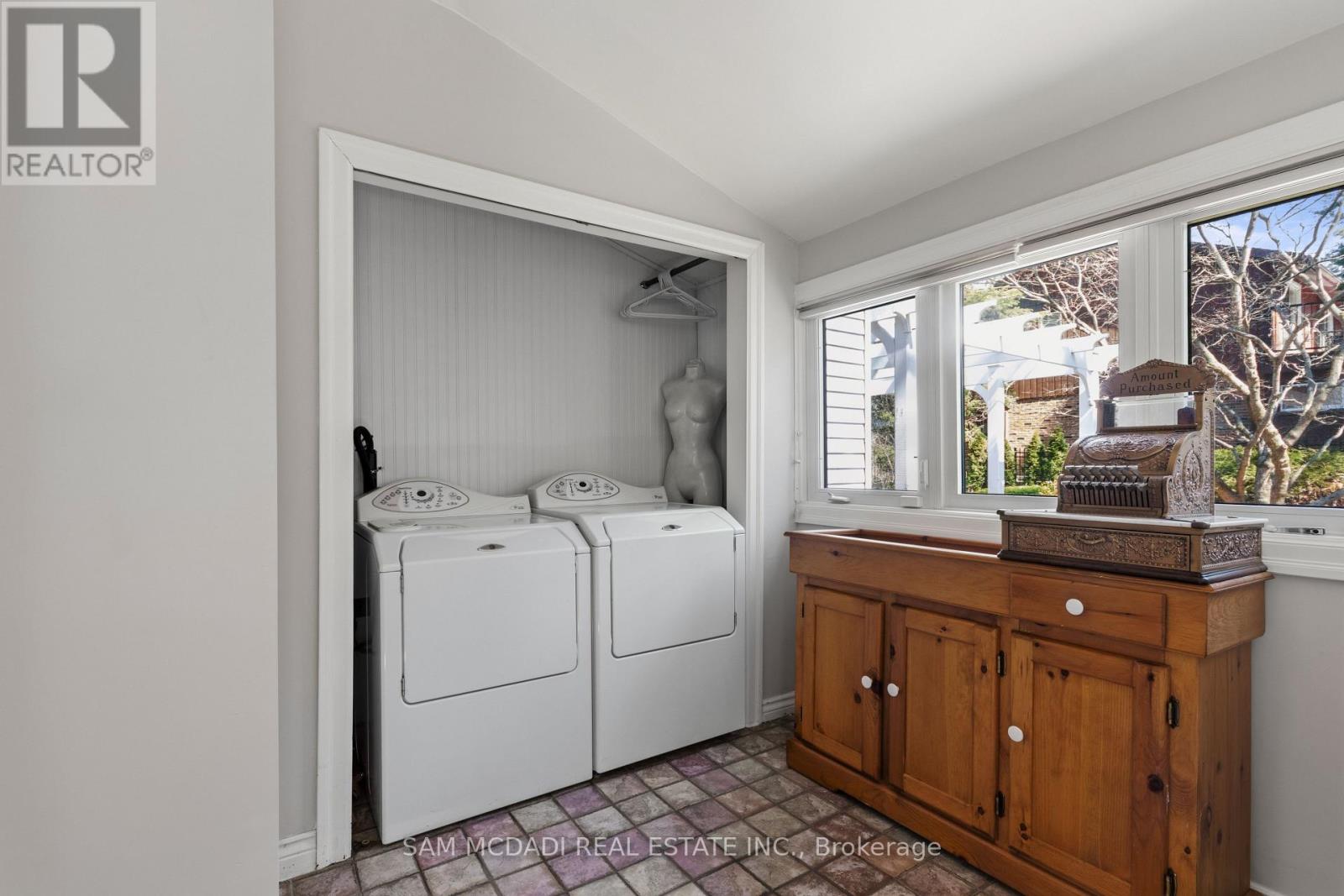 990 Roper Avenue, Mississauga, Ontario  L5H 1B7 - Photo 23 - W12997886