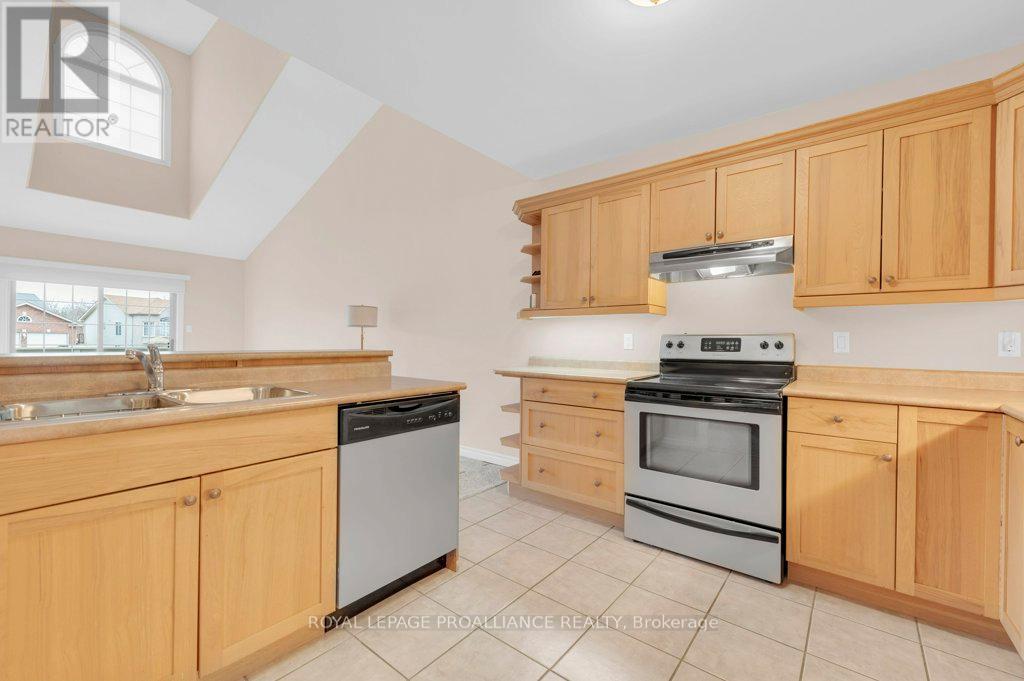 12 - 25 Heartwood Drive, Belleville, Ontario  K8P 5M2 - Photo 10 - X12960886