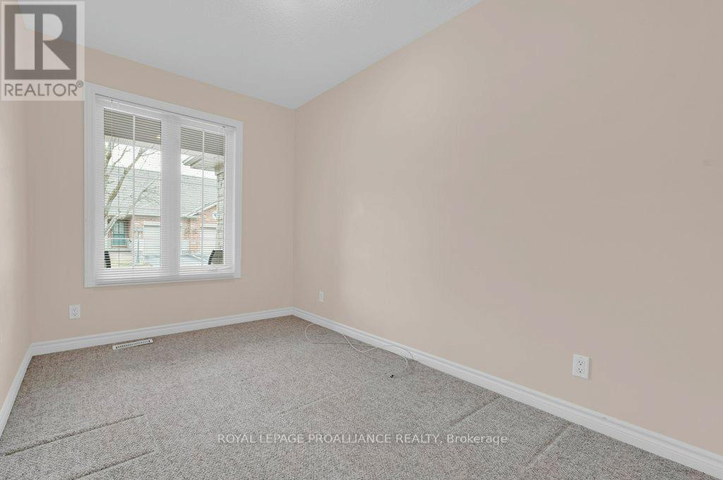 12 - 25 Heartwood Drive, Belleville, Ontario  K8P 5M2 - Photo 8 - X12960886