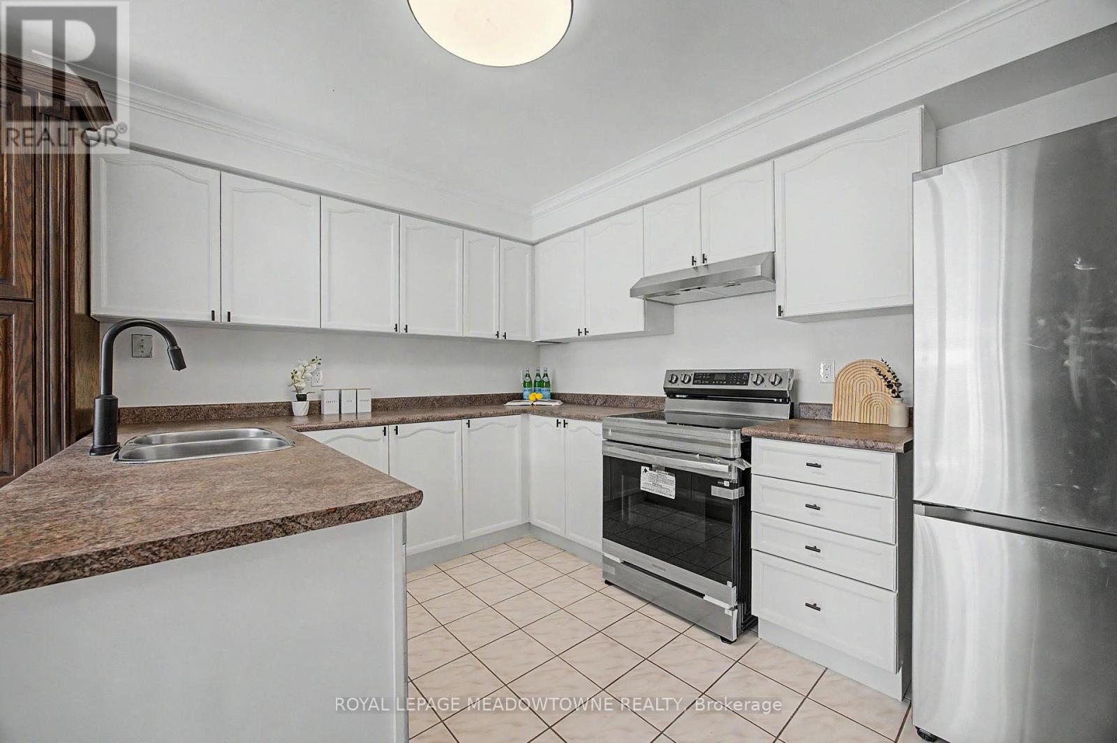 6012 Maple Gate Circle, Mississauga, Ontario  L5N 7A7 - Photo 13 - W13414274