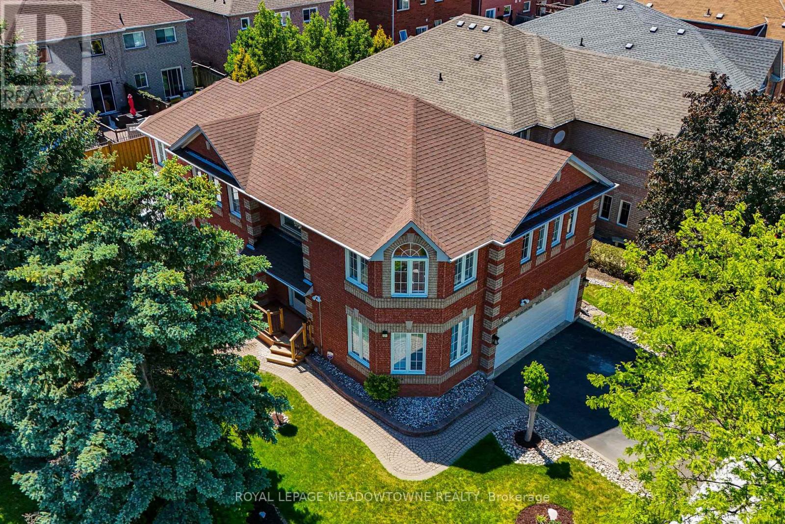 6012 Maple Gate Circle, Mississauga, Ontario  L5N 7A7 - Photo 2 - W13414274