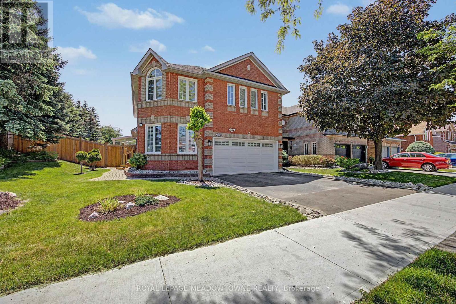 6012 Maple Gate Circle, Mississauga, Ontario  L5N 7A7 - Photo 3 - W13414274