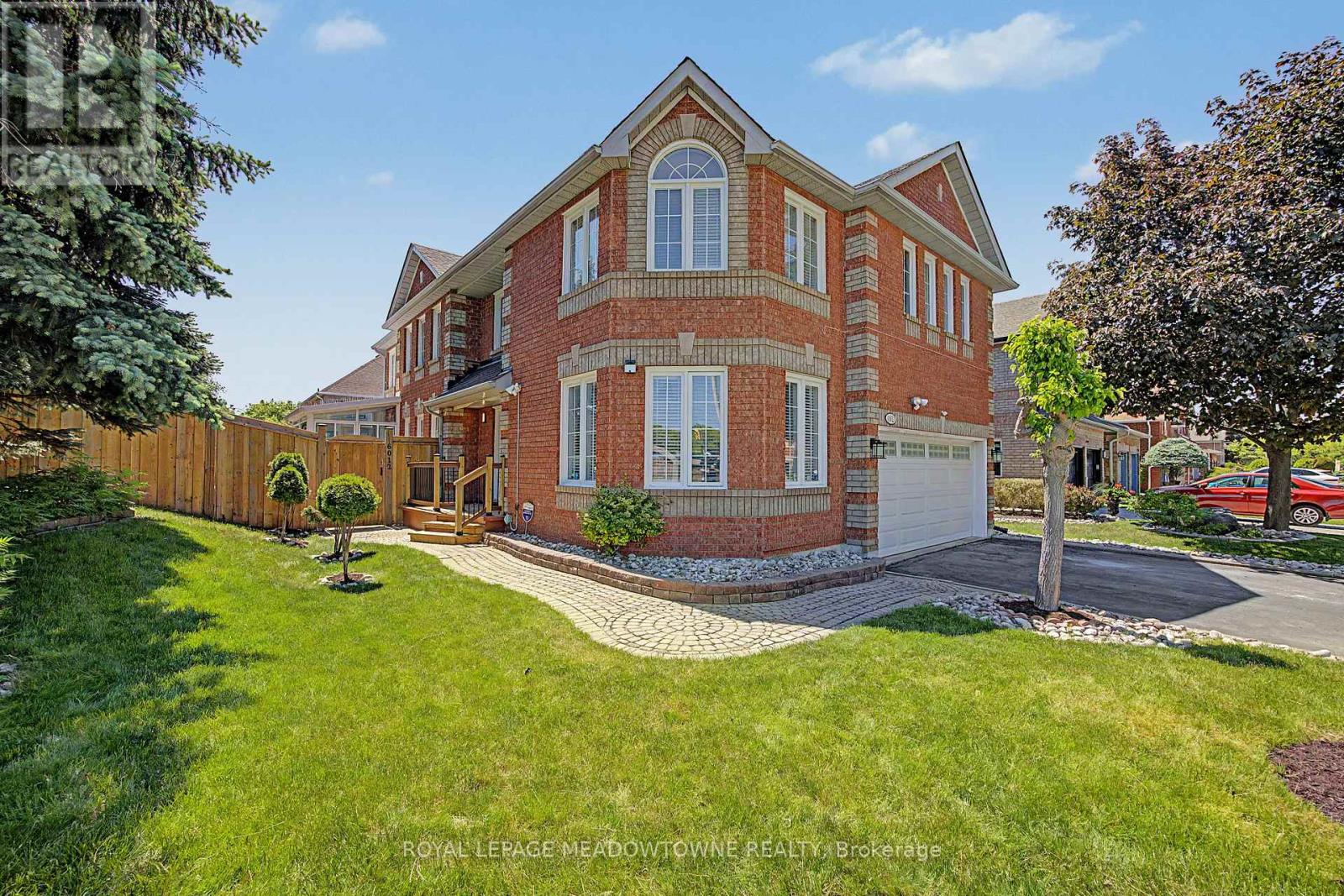 6012 Maple Gate Circle, Mississauga, Ontario  L5N 7A7 - Photo 4 - W13414274