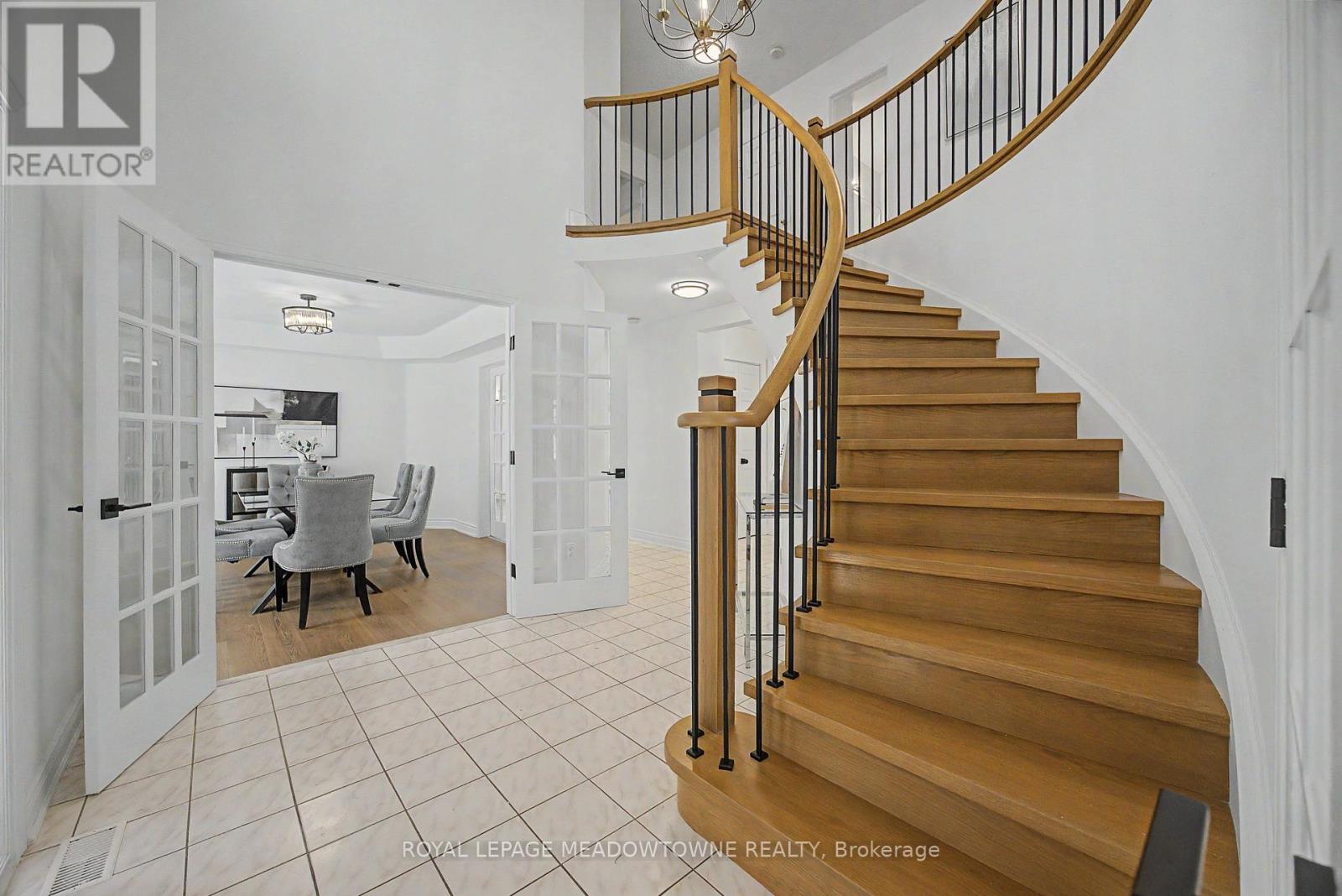 6012 Maple Gate Circle, Mississauga, Ontario  L5N 7A7 - Photo 5 - W13414274