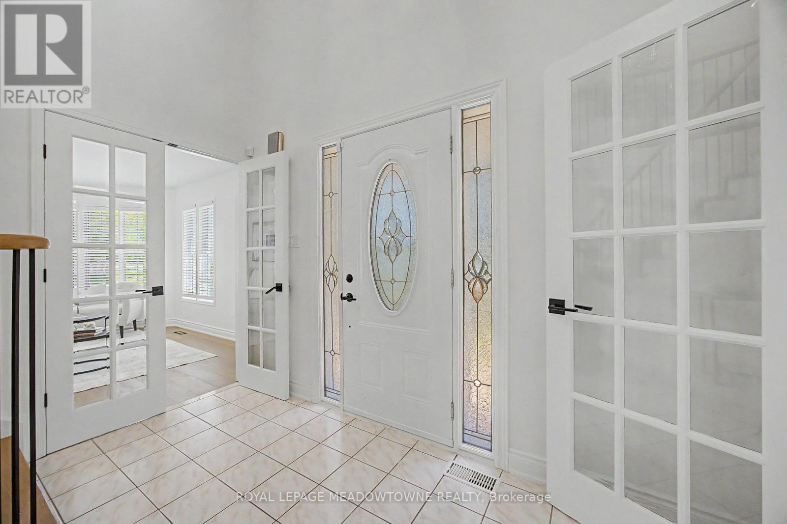 6012 Maple Gate Circle, Mississauga, Ontario  L5N 7A7 - Photo 6 - W13414274