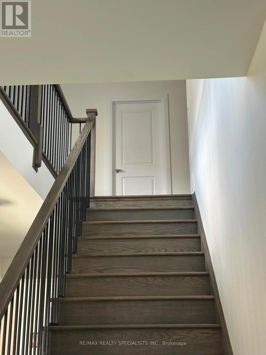 2 Oceanic Avenue, Brampton, Ontario  L7A 5L9 - Photo 3 - W13414304
