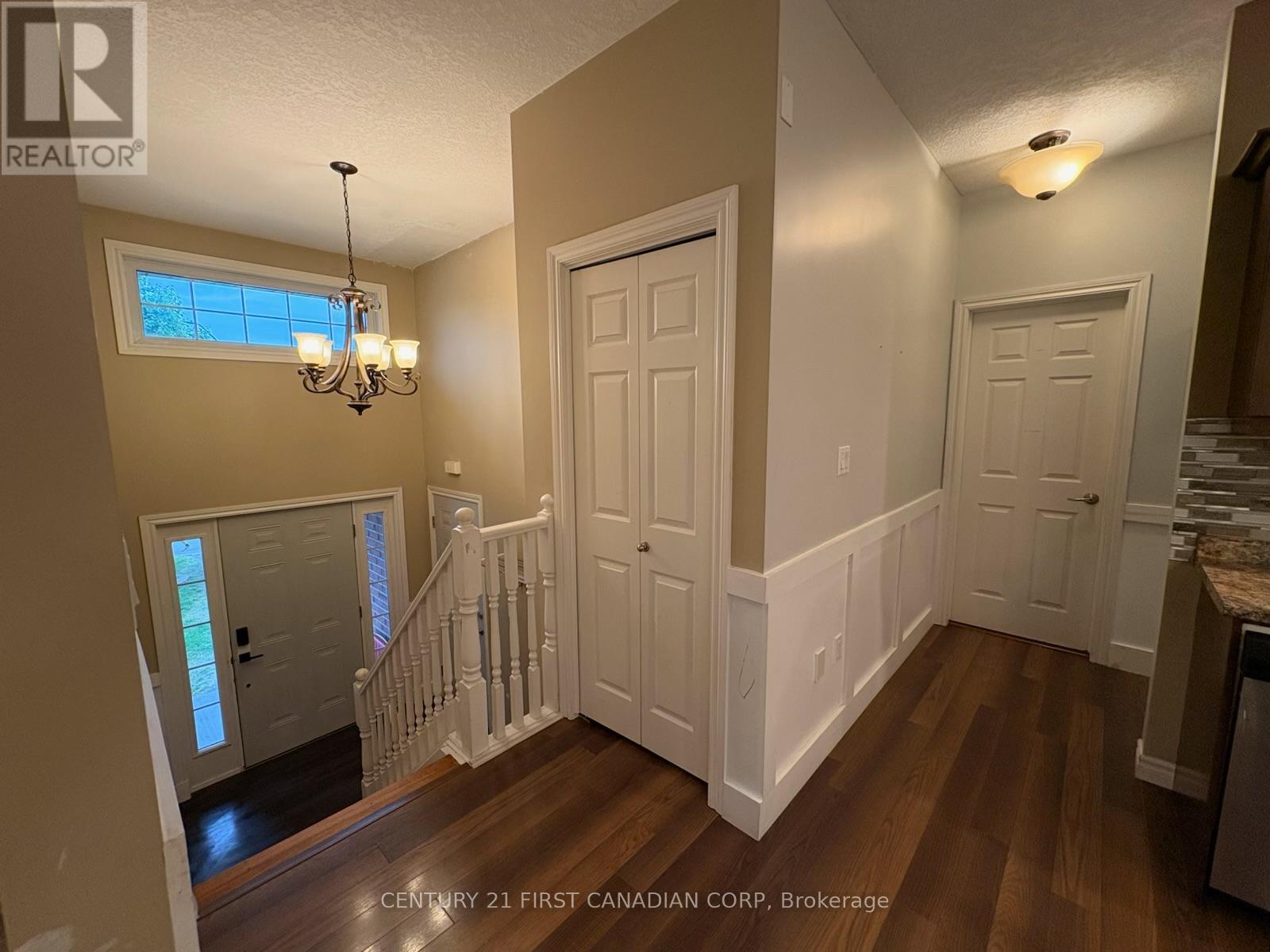 11 Jacklin Court, Central Elgin, Ontario  N5P 0C3 - Photo 2 - X13414438
