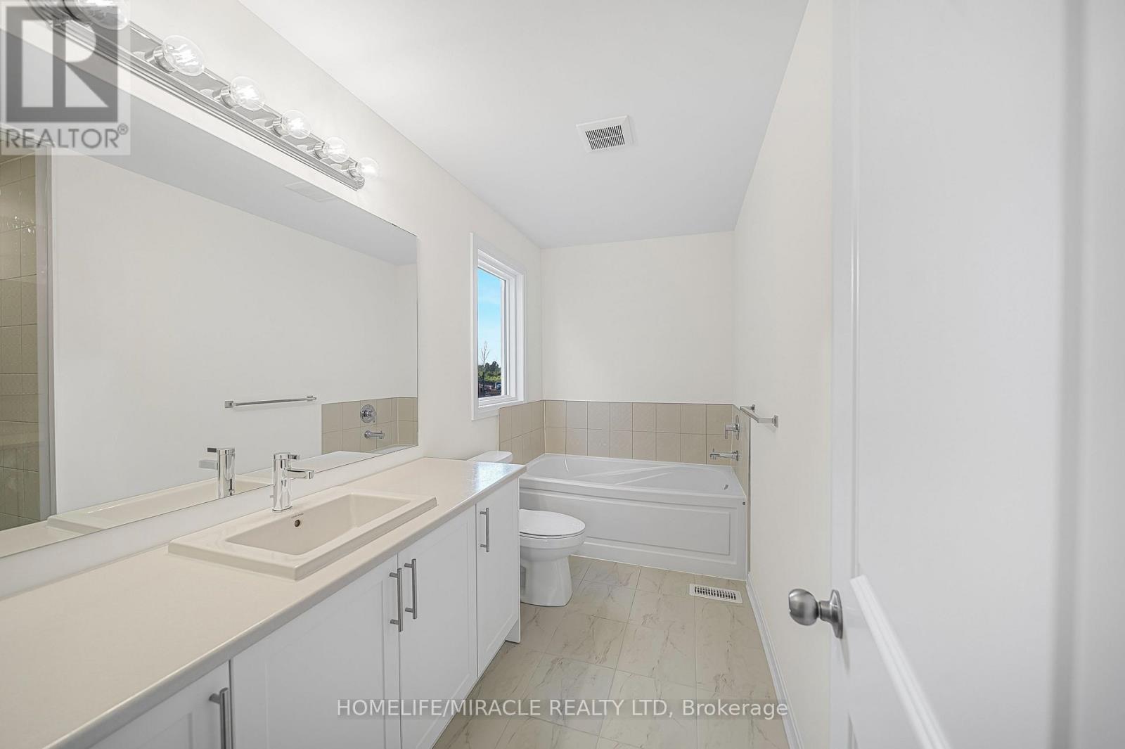 93 Royal Oak Crescent, Loyalist, Ontario  K0H 1G0 - Photo 38 - X13414284