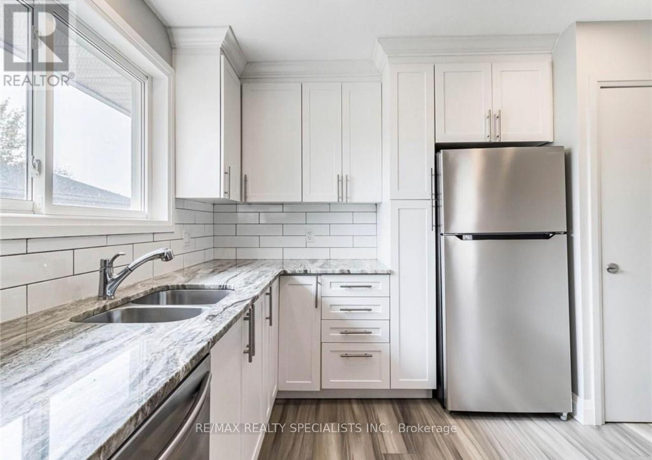 Upper - 226 Overlea Drive, Kitchener, Ontario N2M 1T3 - Photo 11 - X13414346