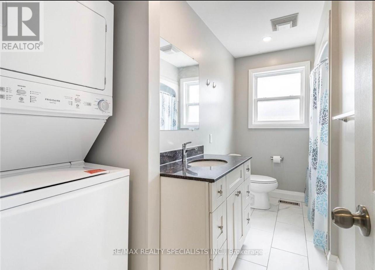 Upper - 226 Overlea Drive, Kitchener, Ontario N2M 1T3 - Photo 13 - X13414346