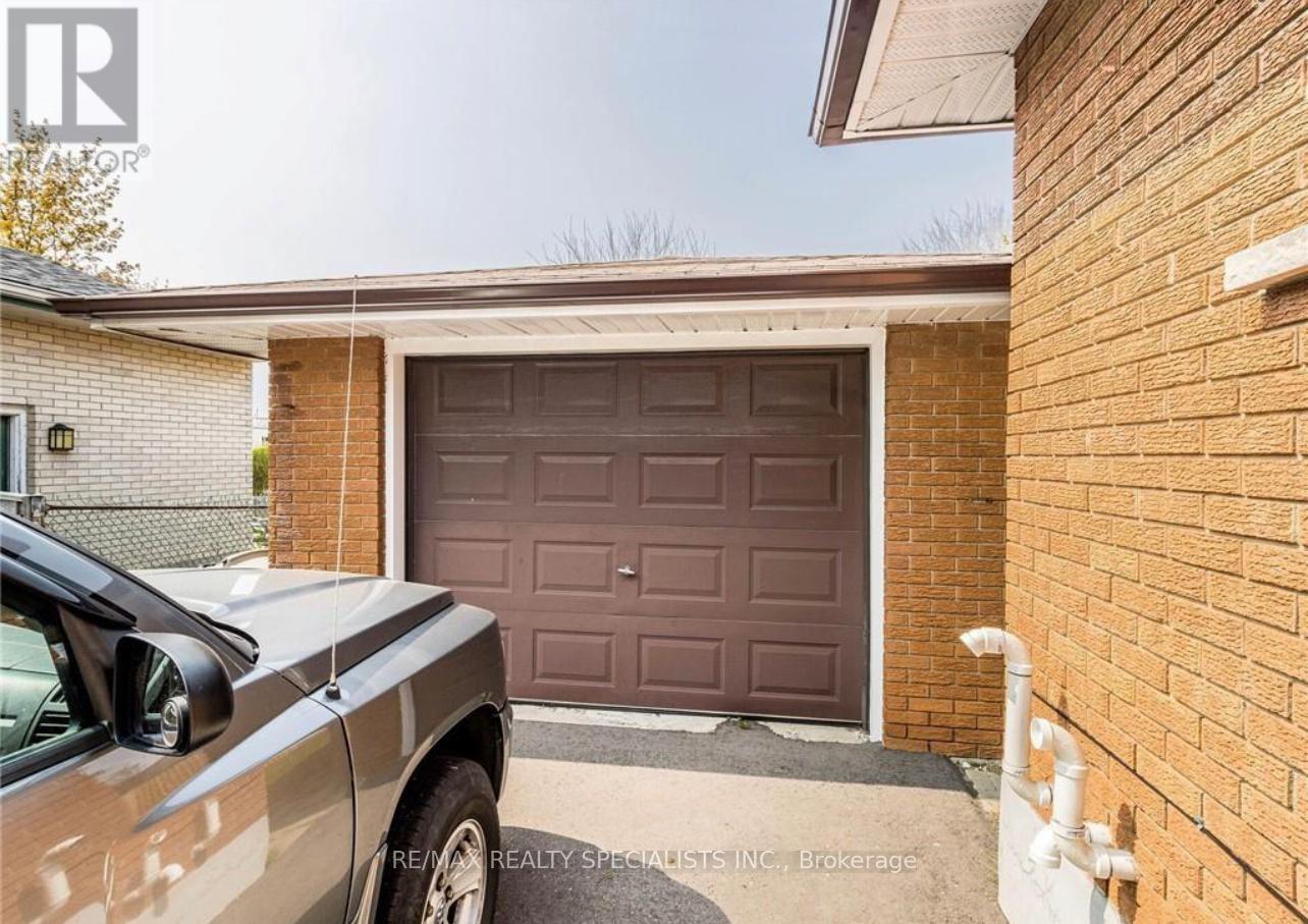 Upper - 226 Overlea Drive, Kitchener, Ontario N2M 1T3 - Photo 15 - X13414346