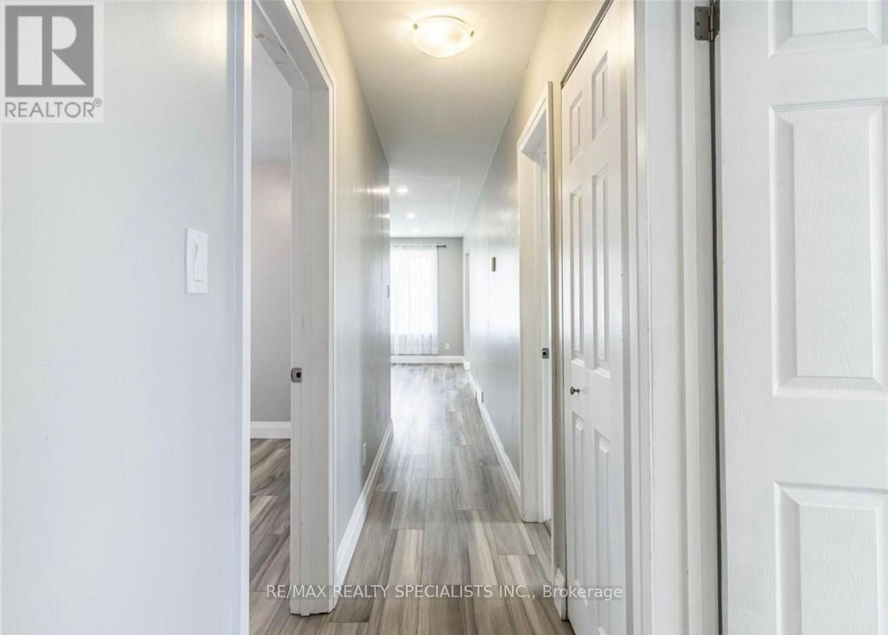 Upper - 226 Overlea Drive, Kitchener, Ontario N2M 1T3 - Photo 3 - X13414346