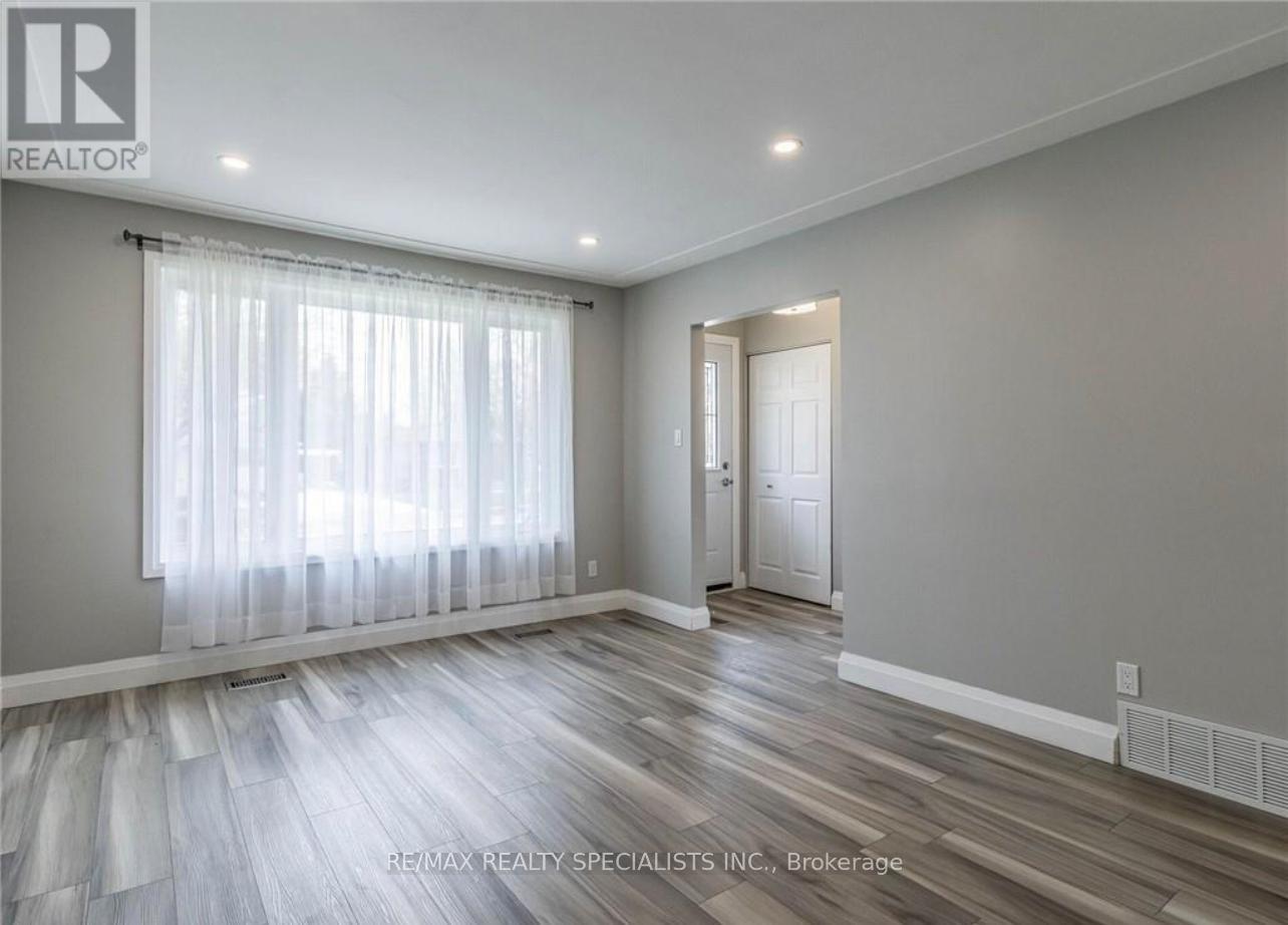 Upper - 226 Overlea Drive, Kitchener, Ontario N2M 1T3 - Photo 8 - X13414346