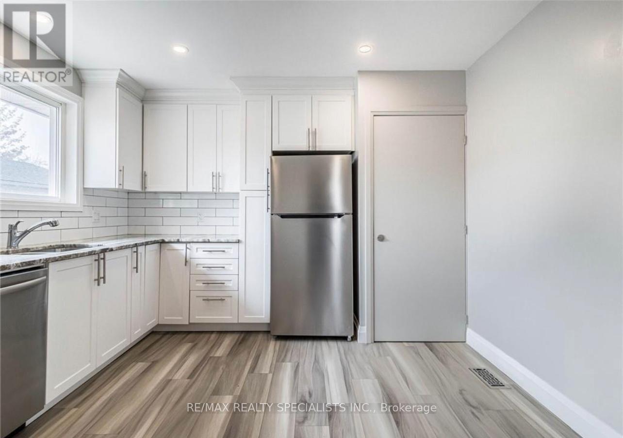 Upper - 226 Overlea Drive, Kitchener, Ontario N2M 1T3 - Photo 9 - X13414346
