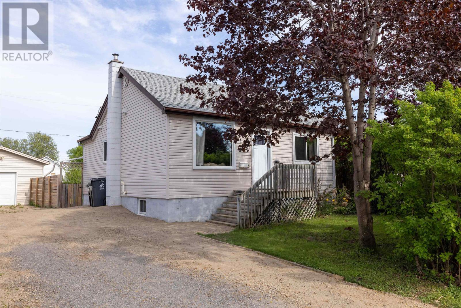 1126 Broadmore Ave, Thunder Bay, Ontario