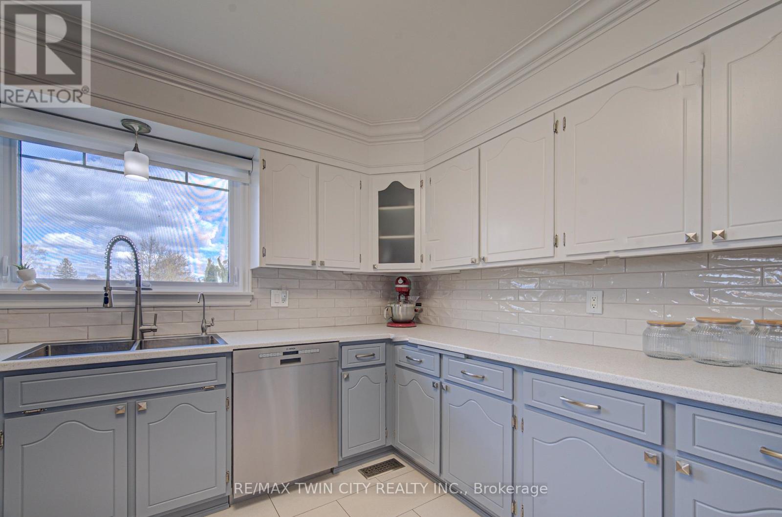 4 Ronald Road, Cambridge, Ontario  N1S 4N1 - Photo 9 - X13228902