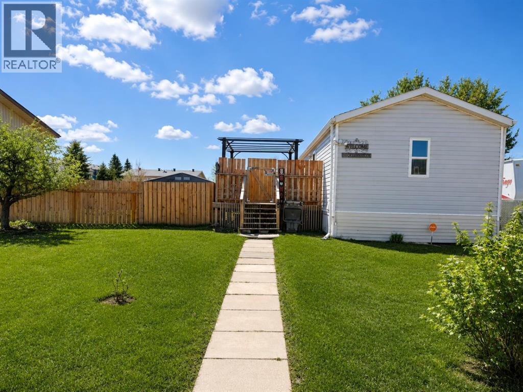 10 Auttreaux Drive, Whitecourt, Alberta  T7S 1C8 - Photo 1 - A2278990