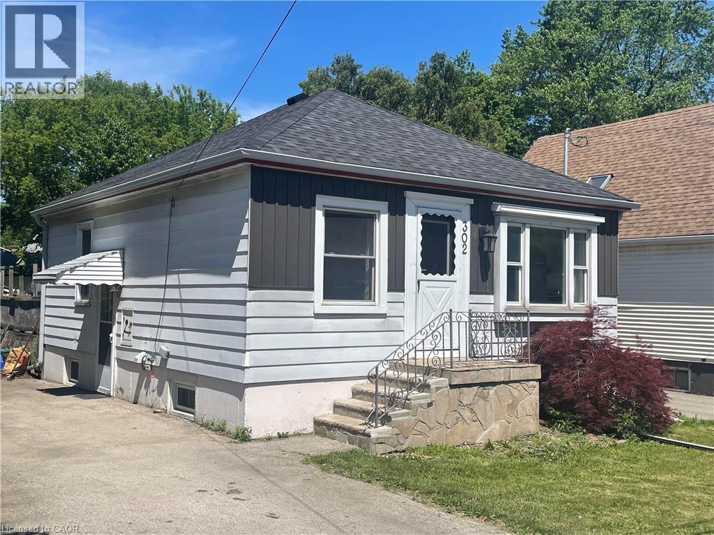 302 East 27th Street, Hamilton, Ontario  L8V 3G6 - Photo 2 - 40814530