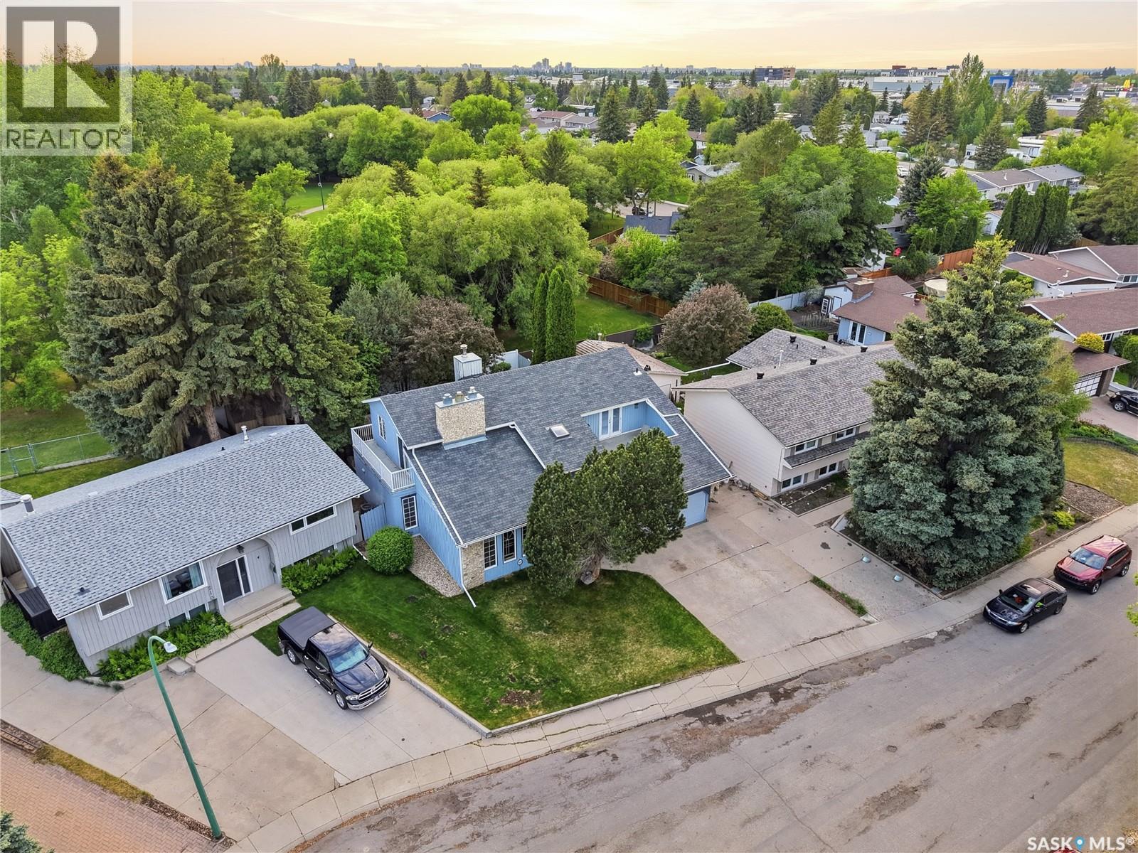 206 Willoughby Crescent, Saskatoon, Saskatchewan  S7H 4W7 - Photo 2 - SK038602