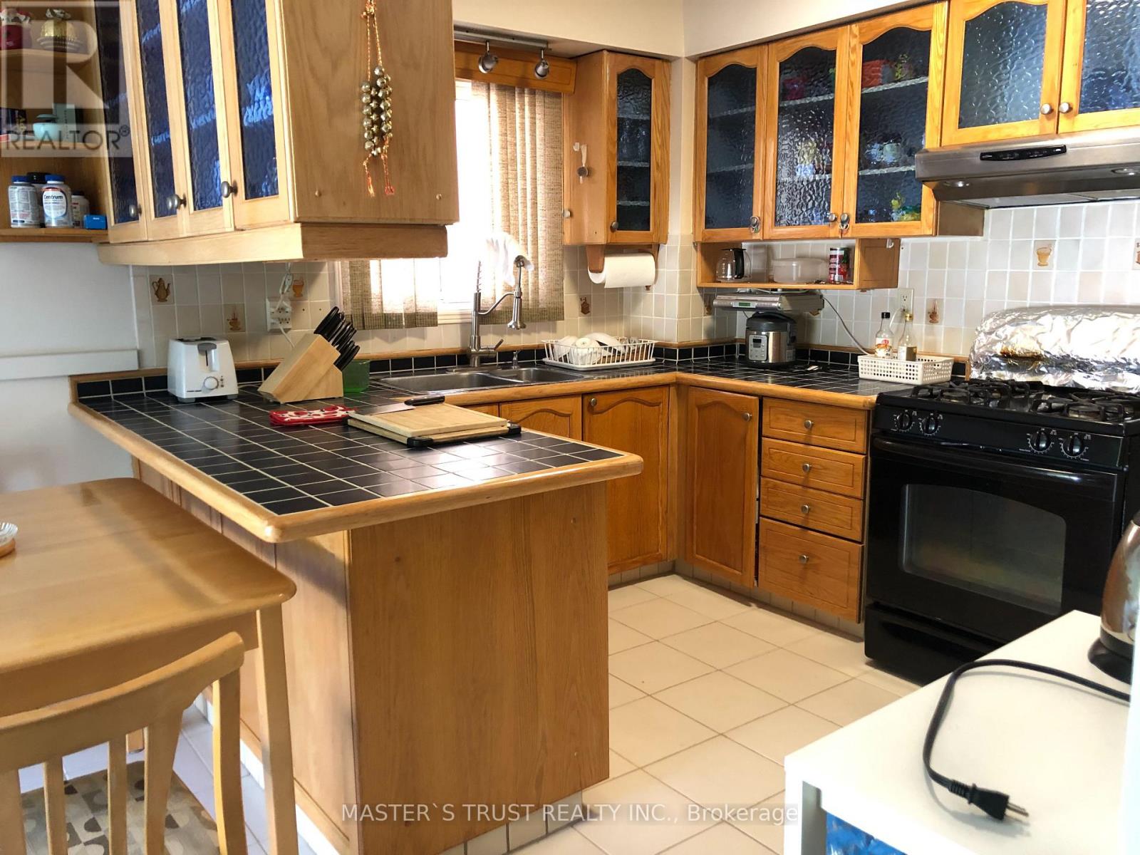 141 Ravenscroft Road, Ajax, Ontario  L1T 1Y2 - Photo 5 - E13167910