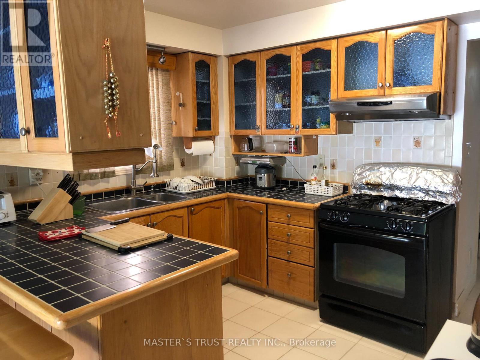 141 Ravenscroft Road, Ajax, Ontario  L1T 1Y2 - Photo 4 - E13167910