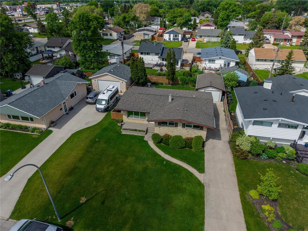 7 Greenwich Bay, Winnipeg, Manitoba R2J 1T5 - Photo 1 - 202612989
