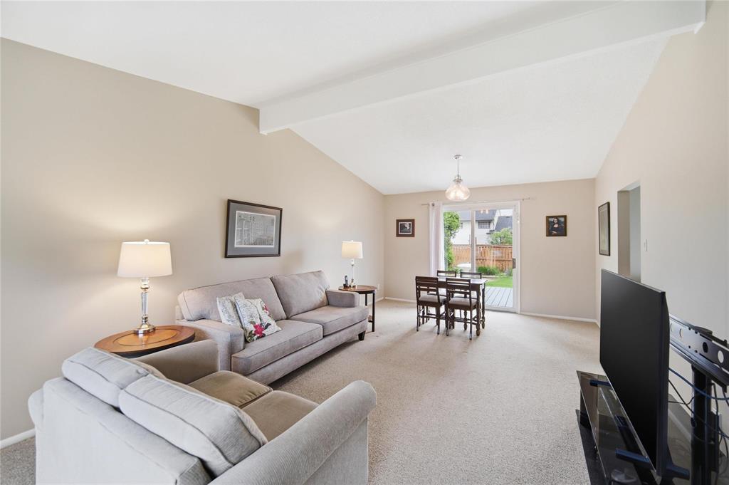 7 Greenwich Bay, Winnipeg, Manitoba R2J 1T5 - Photo 2 - 202612989